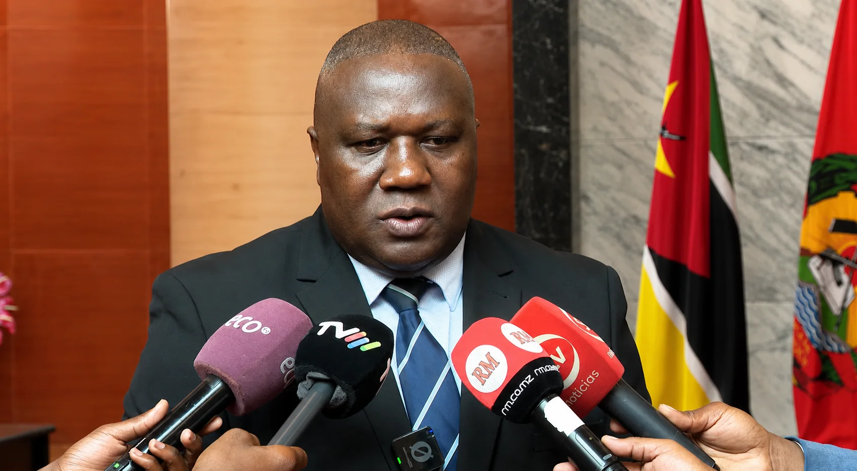 Novo Governador do Banco de Moçambique Vai Sentar-se com Bancos para Desvendar Falta de Divisas