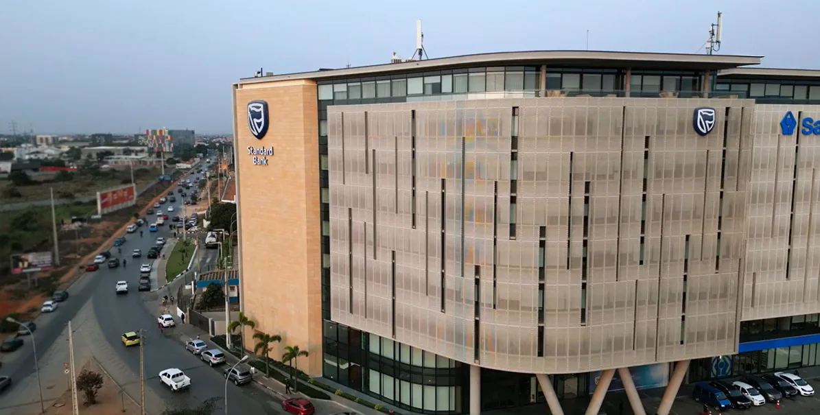 Estado Angolano Vende 34% do Standard Bank de Angola