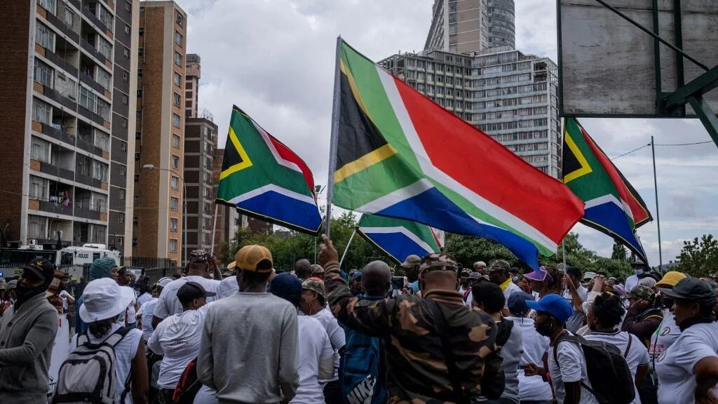 Nigéria Proíbe Visitas Oficiais À África do Sul após Ataques a Imigrantes