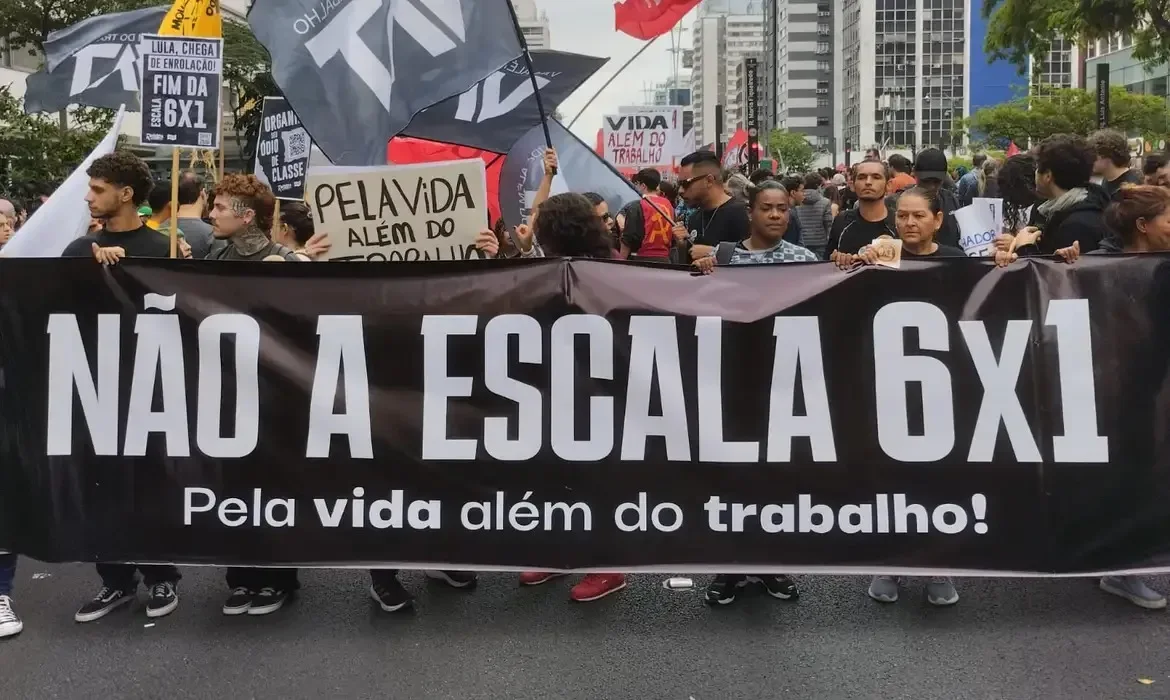 Brazil Approves End to Six-Day Working Week