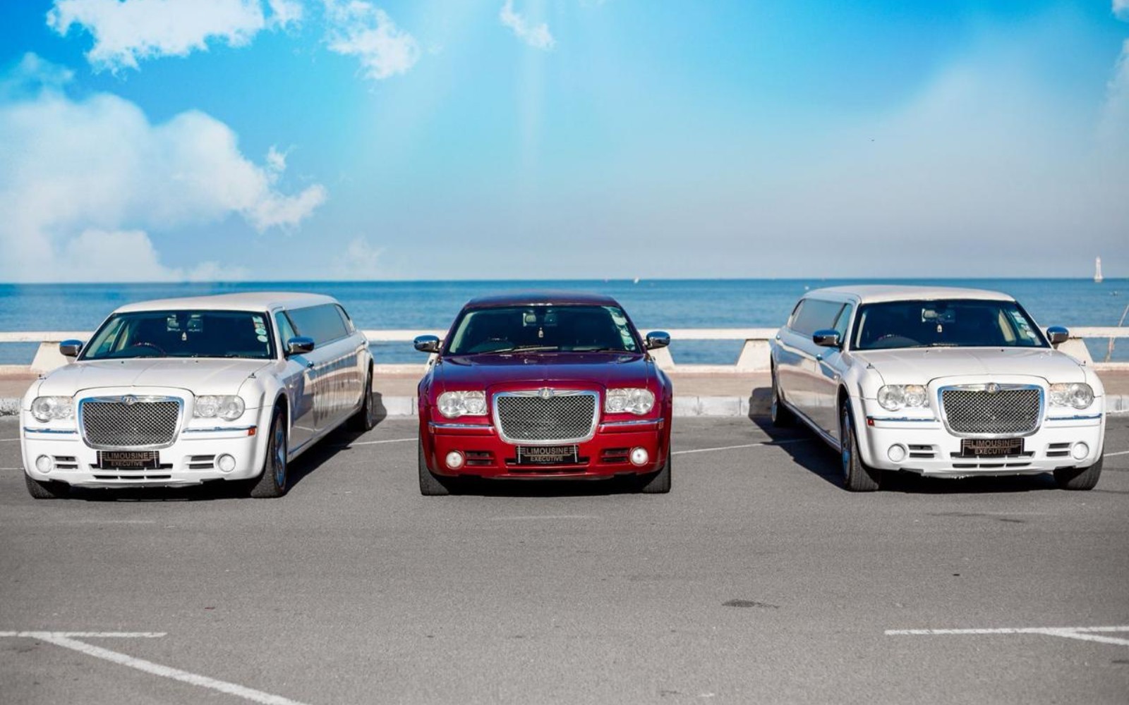 Chrysler Chrysler 300 Limousine 2026 disponível para aluguer com motorista em Maputo
