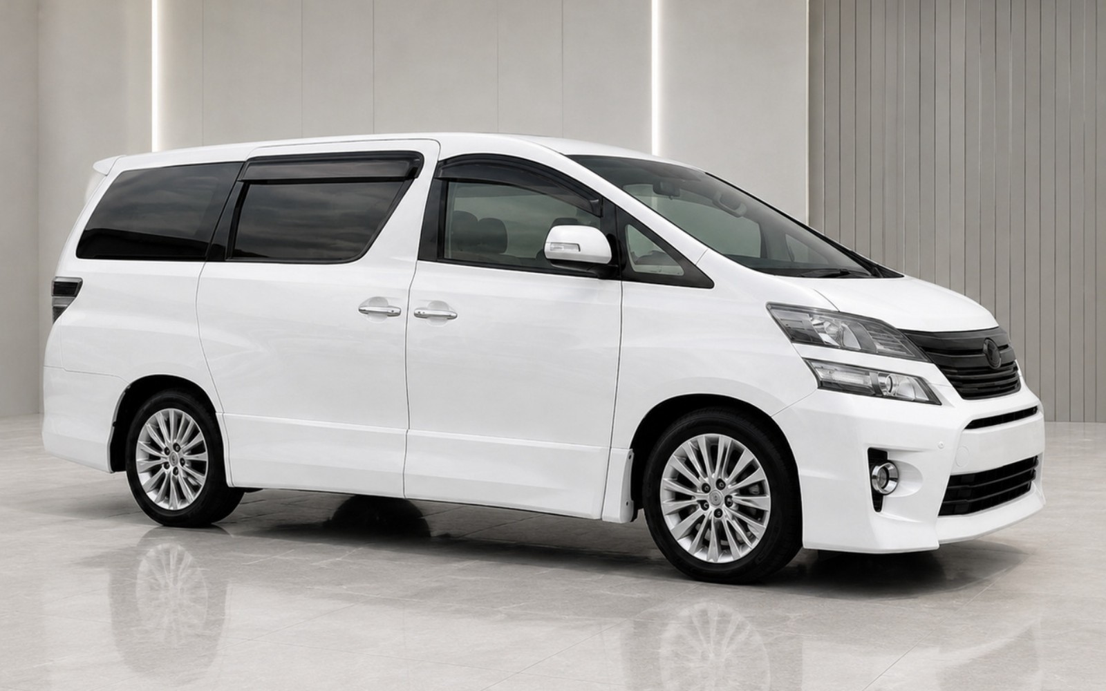 Toyota Vellfire 2026 disponível para aluguer com motorista em Maputo