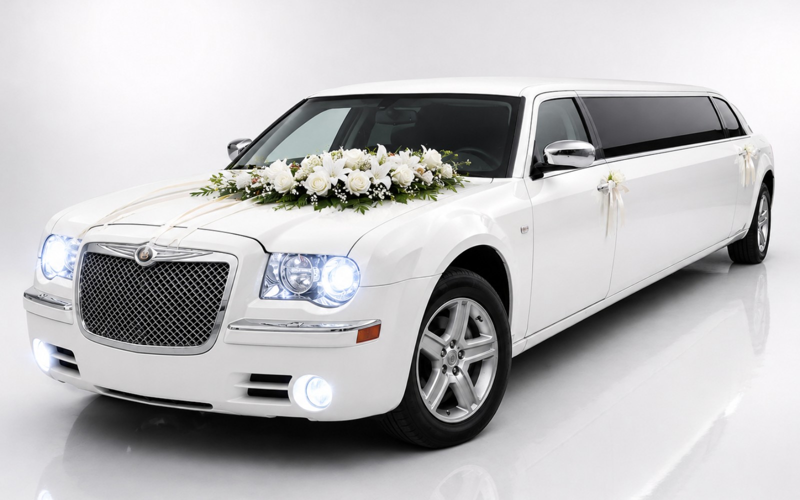 Chrysler Limousine 2026 disponível para aluguer com motorista em Maputo