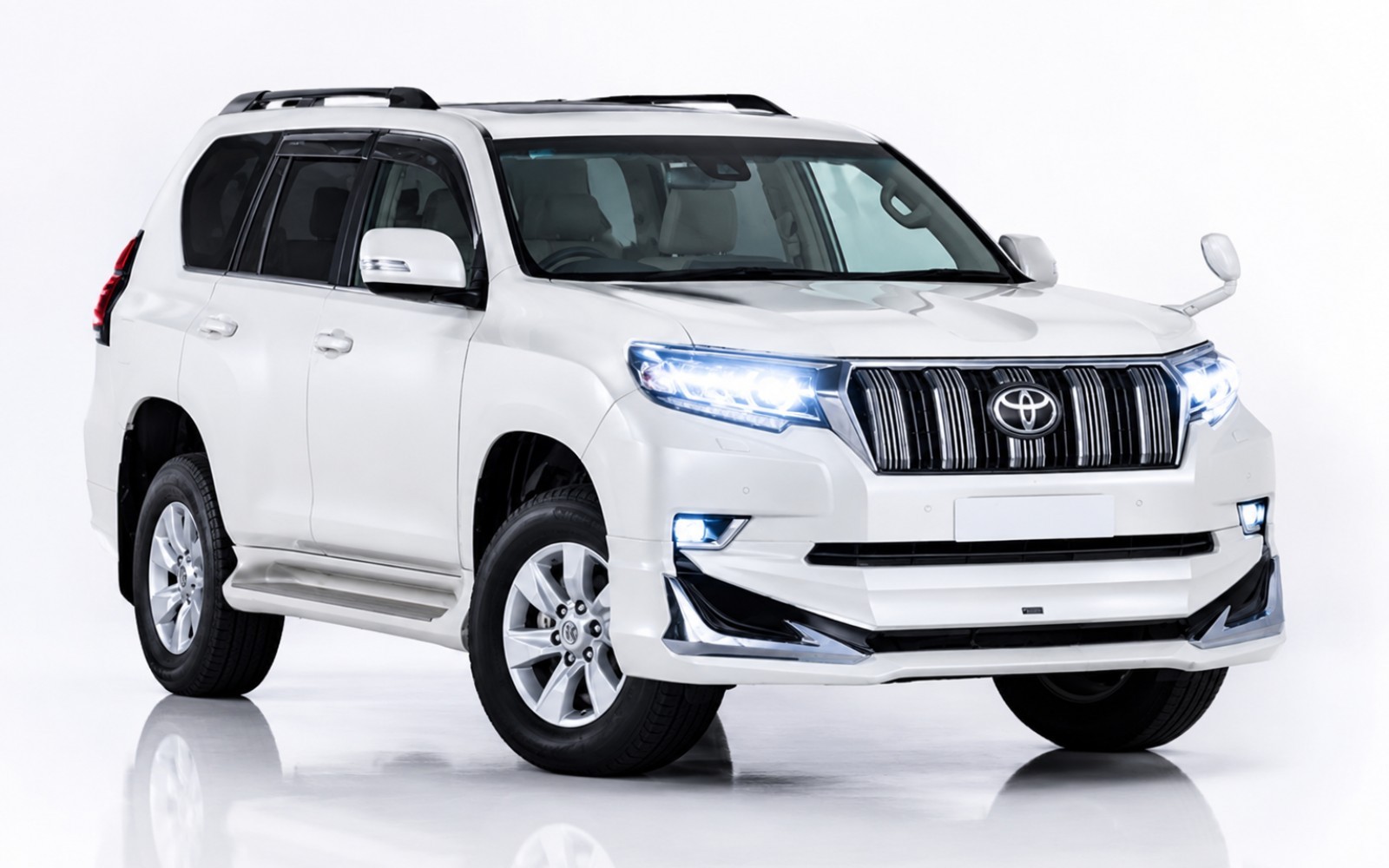 Toyota Land Cruiser Prado 2026 disponível para aluguer com motorista em Maputo